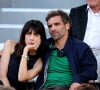 Etant constamment sur tous les fronts, la chanteuse souhaite passer plus de temps avec son garçon. Ses projets artistiques attendront...
Nolwenn Leroy et son compagnon Arnaud Clément - Célébrités dans les tribunes des Internationaux de France de tennis de Roland Garros 2024 à Paris le 7 juin 2024. © Jacovides-Moreau/Bestimage 