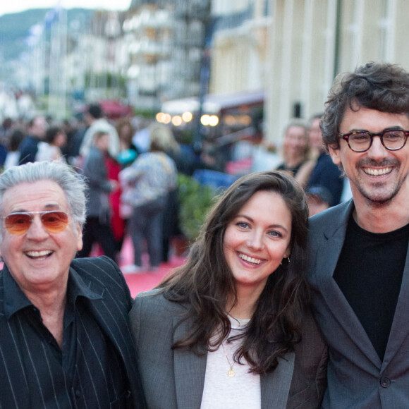 Daniel Auteuil, Nelly Auteuil et Hugo Gelin sur le tapis rouge du 38e Festival du film de Cabourg à Cabourg, France. Photo par Aurore Marechal/ABACAPRESS.COM