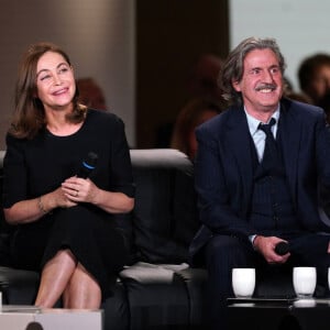 Daniel Auteuil a aussi été en couple avec Emmanuelle Béart durant 11 ansL'acteur et réalisateur Daniel Auteuil, ici aux côtés d'Emmanuelle Beart, participe à l'émission Le Grand Echiquier au Palais Des Beaux-Arts de Lille, France. Photo par Sylvain Lefevre/ABACAPRESS.COM