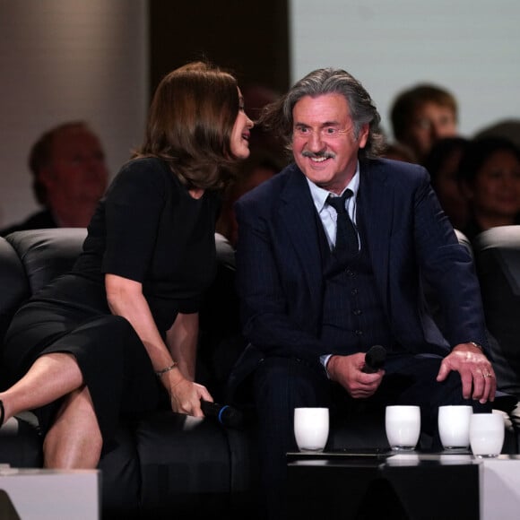 L'acteur et réalisateur Daniel Auteuil, ici aux côtés d'Emmanuelle Beart, participe à l'émission Le Grand Echiquier au Palais Des Beaux-Arts de Lille, France. Photo par Sylvain Lefevre/ABACAPRESS.COM