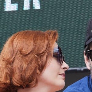 Elodie Frégé a toutefois été aperçue en juin avec un charmant brun, mais rien d'officiel depuis
Nicolas Briançon, Elodie Frégé, David Faisques - Célébrités dans les tribunes des Internationaux de France de tennis de Roland Garros 2024 à Paris. Le 5 juin 2024 © Moreau-Jacovides / Bestimage