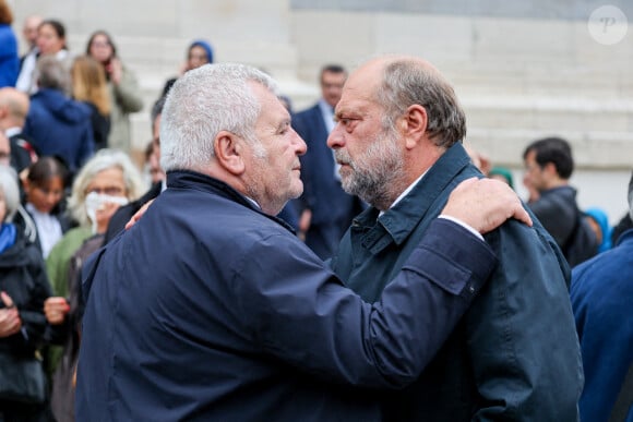 Thierry Herzog et Eric Dupond-Moretti, ministre démissionnaire de la Justice - Obsèques de Henri Leclerc en la salle de la Coupole du crématorium du Père-Lachaise à Paris, France, le 9 septembre 2024. © Dominique Jacovides/Bestimage