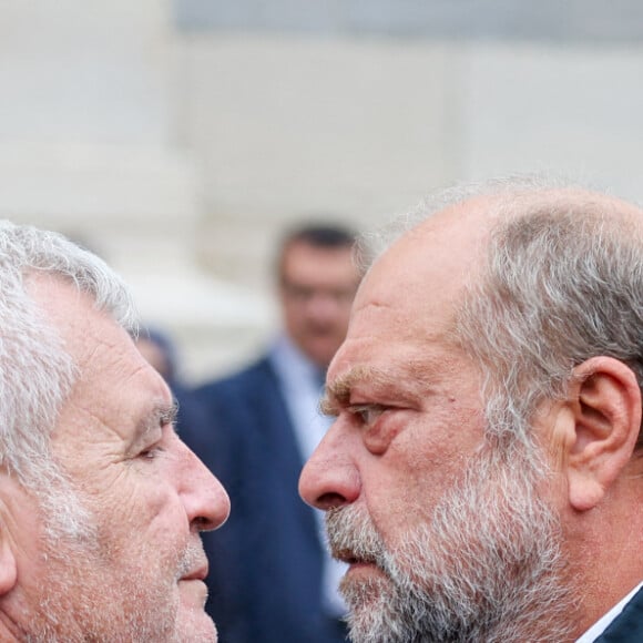 Thierry Herzog et Eric Dupond-Moretti, ministre démissionnaire de la Justice - Obsèques de Henri Leclerc en la salle de la Coupole du crématorium du Père-Lachaise à Paris, France, le 9 septembre 2024. © Dominique Jacovides/Bestimage