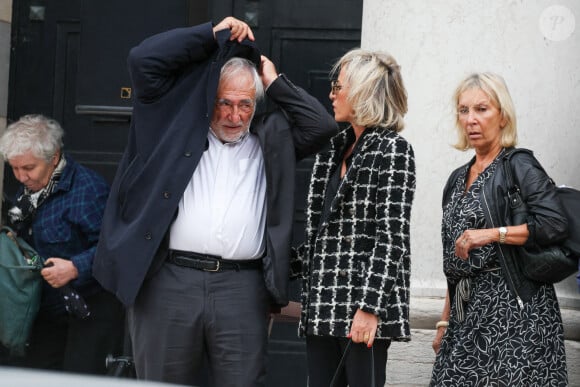 Le couple était entouré d'autres personnalités 
Dominique Strauss-Kahn (DSK) et sa compagne Myriam L'Aouffir - Sorties des obsèques de Henri Leclerc en la salle de la Coupole du crématorium du Père-Lachaise à Paris, France, le 9 septembre 2024. © Dominique Jacovides/Bestimage