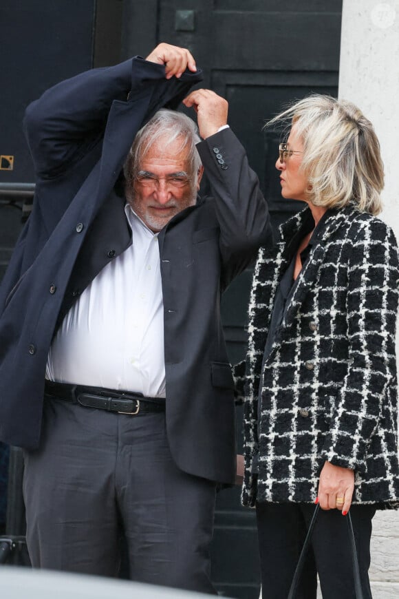 Dominique Strauss-Kahn (DSK) et sa compagne Myriam L'Aouffir - Sorties des obsèques de Henri Leclerc en la salle de la Coupole du crématorium du Père-Lachaise à Paris, France, le 9 septembre 2024. © Dominique Jacovides/Bestimage