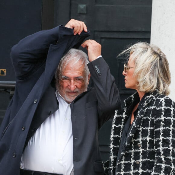 Dominique Strauss-Kahn (DSK) et sa compagne Myriam L'Aouffir - Sorties des obsèques de Henri Leclerc en la salle de la Coupole du crématorium du Père-Lachaise à Paris, France, le 9 septembre 2024. © Dominique Jacovides/Bestimage