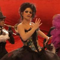 Regardez Larusso, et ses clowns flamboyants, faire leur show dans sa box !