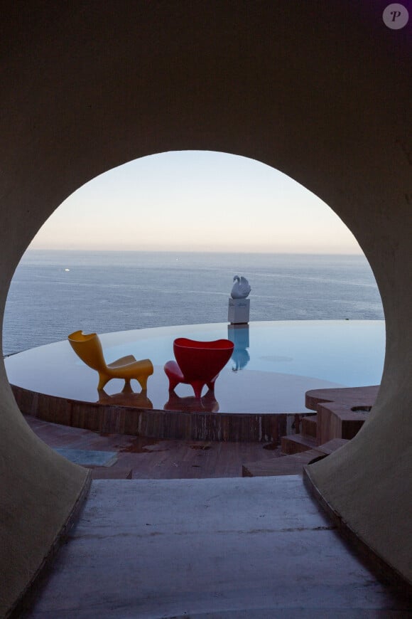 Vues du Palais Bulles de Pierre Cardin à Theoule-sur-Mer, Alpes-Maritimes, France à l'occasion du Grand Diner organisé dans ce lieu lors du 77e festival de Cannes le samedi 18 mai 2024. Conçu en 1974 par l'architecte Antti Lovag, il a été construit entre 1979 et 1984 pour l'industriel français Pierre Bernard, et racheté en 1991 par le couturier Pierre Cardin qui l'a agrandi sans en altérer l'essence architecturale, et l'a utilisé comme lieu de réception. Photo par Cyril Chateau/ABACAPRESS.COM