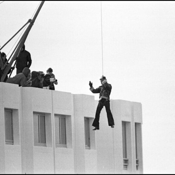 En témoigne le tournage de "Peur sur la ville"
Archives - Jean-Paul Belmondo, sur le tournage de "Peur sur la ville".