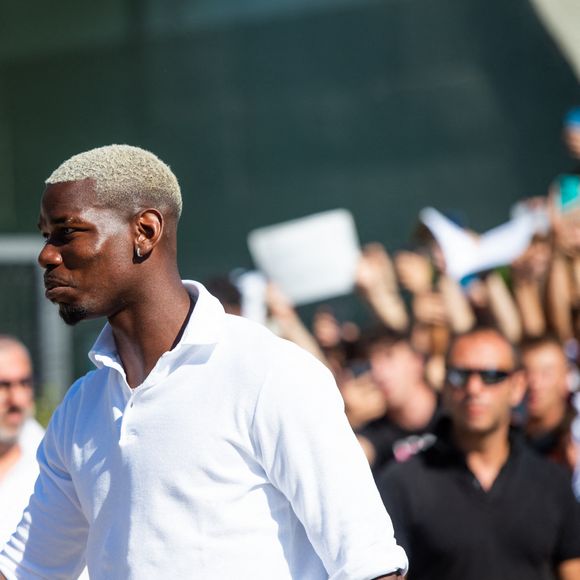 Paul Pogba arrive dans un centre médical de Turin avant de jouer avec la Juventus le 9 juillet 2022. 