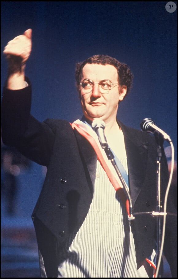 Coluche se présente aux élections présidentielles de 1981.