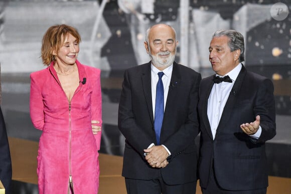 Un César spécial pour la troupe du Splendid, Marie-Anne Chazel, Gérard Jugnot, Christian Clavier sur scène lors de la 46ème cérémonie des César à l'Olympia à Paris le 12 mars 202. © Dominique Charriau/ Pool / Bestimage 