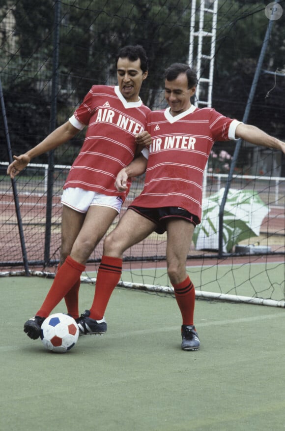 Archives - En France, à Paris, portrait de Francis CADOT et Didier ROUSTAN, animateurs de "SPORT DIMANCHE VACANCES" sur TF1