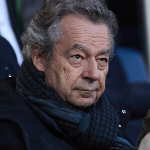 Michel Denisot - Célébrités dans les tribunes du match de Ligue 1 Uber Eats "PSG-Lyon" (4-1) au Parc des Princes à Paris le 21 avril 2024. © Cyril Moreau/Bestimage