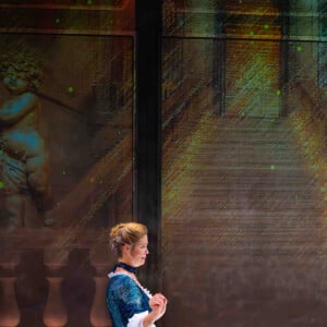 Sarah Biasini, Vincent Desagnat et Caterina Murino sur la scène du théâtre des Bouffes Parisiens pour "La Veuve rusée". ©Béatrice Livet