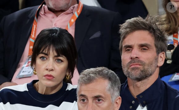 Nolwenn Leroy et son compagnon Arnaud Clément - dans les tribunes des Internationaux de France de tennis de Roland Garros 2024 à Paris le 27 mai 2024. © Moreau-Jacovides/Bestimage 