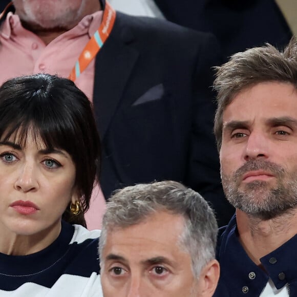 Nolwenn Leroy et son compagnon Arnaud Clément - dans les tribunes des Internationaux de France de tennis de Roland Garros 2024 à Paris le 27 mai 2024. © Moreau-Jacovides/Bestimage 