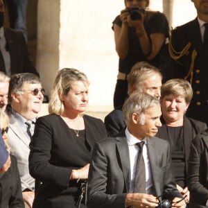 Une épreuve qu'elle avait vécue au bras de son fils...
Pierre Vernier, Élodie Constantin ( premiere femme de Jean-Paul Belmondo), Le président de la république Emmanuel Macron, Paul Belmondo et Luana lors de la cérémonie d'hommage national à Jean-Paul Belmondo à l'Hôtel des Invalides à Paris, France, le 9 septembre 2021. © Christophe Aubert via Bestimage 