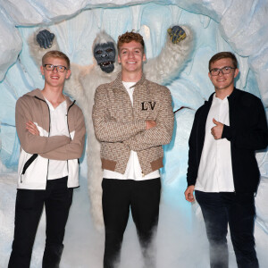 Du très beau monde à l'avant-première de "Kaizen" au Grand Rex
Félix Lebrun, Léon Marchand et Alexis Lebrun - Avant-première du documentaire "Kaizen" au Grand Rex à Paris © Coadic Guirec / Bestimage