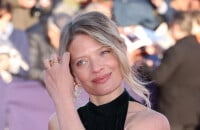 Mélanie Thierry sublime en velours sur le tapis rouge de Deauville, Benoît Magimel amoureux...  (PHOTOS)