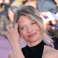 Mélanie Thierry sublime en velours sur le tapis rouge de Deauville, Benoît Magimel amoureux...  (PHOTOS)