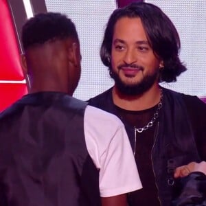 Selon la production de "The Voice Kids" contactée par "Télé-Loisirs", Slimane était en réalité malade
Slimane dans "The Voice Kids" sur TF1