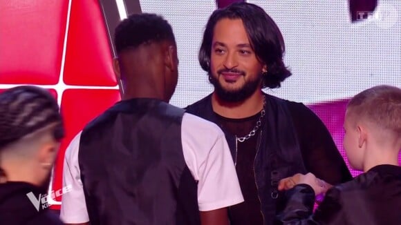 Selon la production de "The Voice Kids" contactée par "Télé-Loisirs", Slimane était en réalité malade
Slimane dans "The Voice Kids" sur TF1