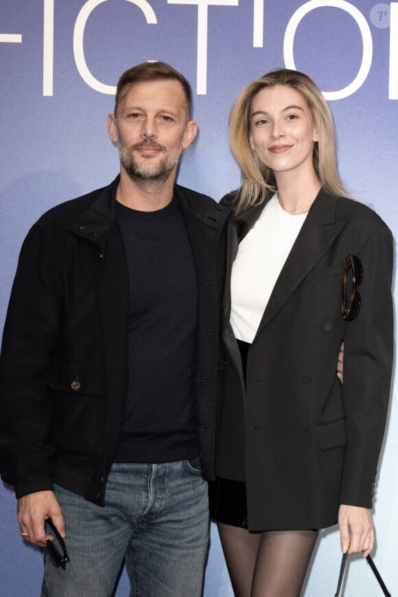 Au côté de sa femme, Chloé Roy, l'acteur de 44 ans s'est prêté au jeu des photographes
Nicolas Duvauchelle et Chloé Roy assistent au photocall de la cérémonie de clôture du 26e Festival de la fiction de La Rochelle, à La Rochelle, France. Photo par David NIVIERE/ABACAPRESS.COM