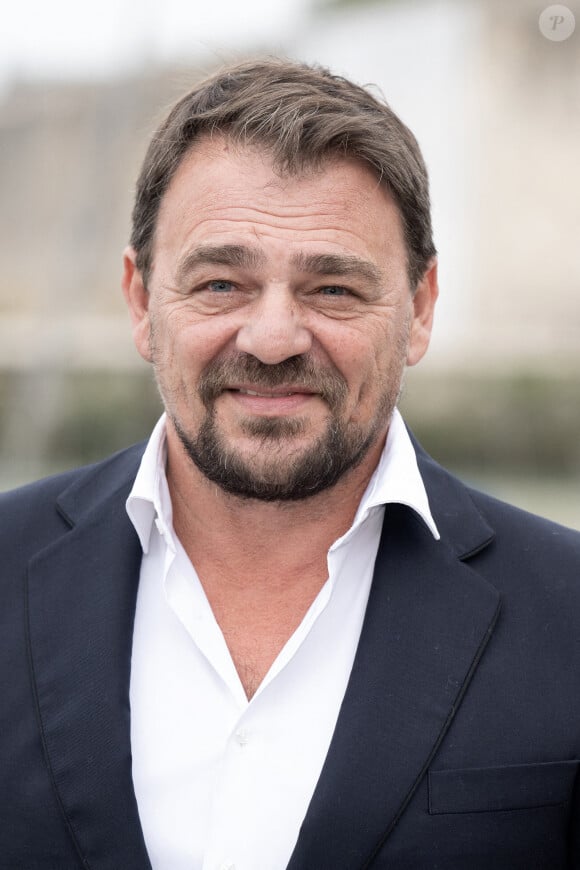 Le président du jury, Thierry Godard, assiste au photocall du jury lors du 26e Festival de la fiction de La Rochelle, le 10 septembre 2024 à La Rochelle, France. Photo par David NIVIERE/ABACAPRESS.COM