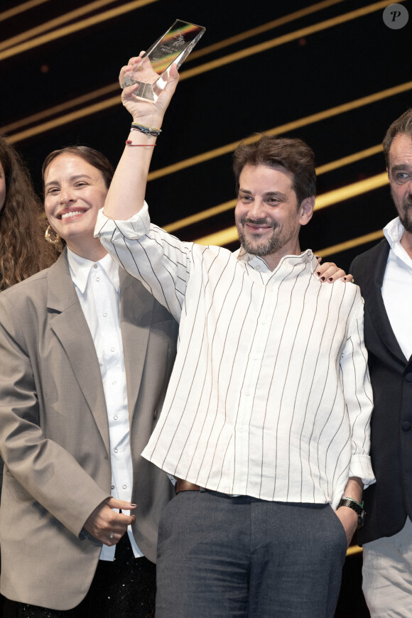 Akim Isker reçoit le prix de la meilleure unité pour le film A l'Epreuve au 26e Festival de la fiction de La Rochelle le 15 septembre 2024 à La Rochelle, France. Photo par David NIVIERE/ABACAPRESS.COM