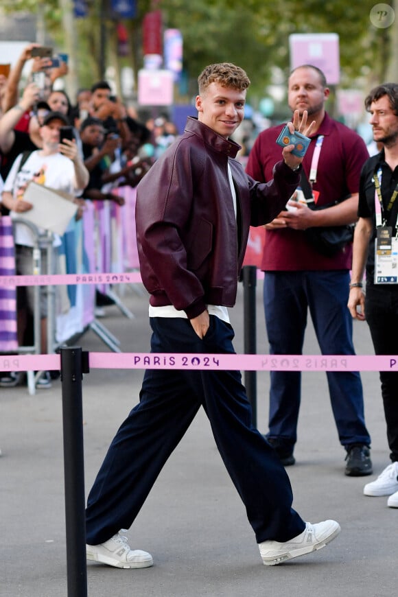 Léon Marchand - Arrivées à la finale de basketball "France vs USA" à l'Arena Bercy à Paris, lors des Jeux Olympiques Paris 2024. Le 10 août 2024 © Perusseau-Jacovides / Bestimage