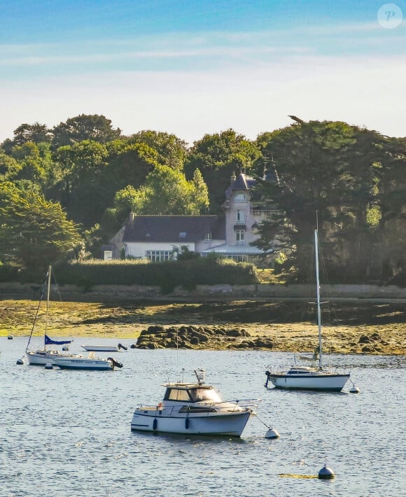 Nous apprenions que sa maison bretonne a été vendue
Maison de Jane Birkin à Lannilis dans le Finistère. Photo by Christophe Geyres/ABACAPRESS.COM