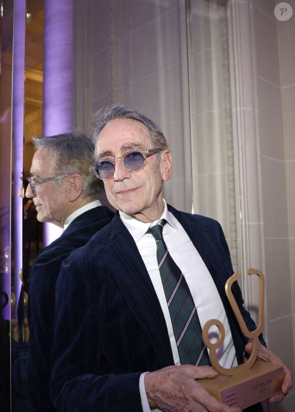 Alain Chamfort en marge de la cérémonie des Stéthos d'Or à Paris le 18 mars 2024. © Cédric Perrin / Bestimage 