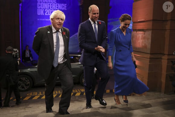 Le premier ministre Boris Johnson, le prince Willams, duc de Cambridge, Catherine Kate Middleton, duchesse de Cambridge lors de la réception royale au Musée Kelvingrove dans le cadre de la journée du Sommet des leaders mondiaux COP26 à Glasgow le 1er novembre 2021. 