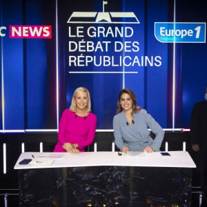 Laurence Ferrari, Sonia Mabrouk sur le plateau du "Grand Débat Les Républicains" présenté par L.Ferrari et S.Mabrouk et diffusé en direct sur CNews - Paris le 21Novembre 2021 - ©Jack Tribeca / Bestimage