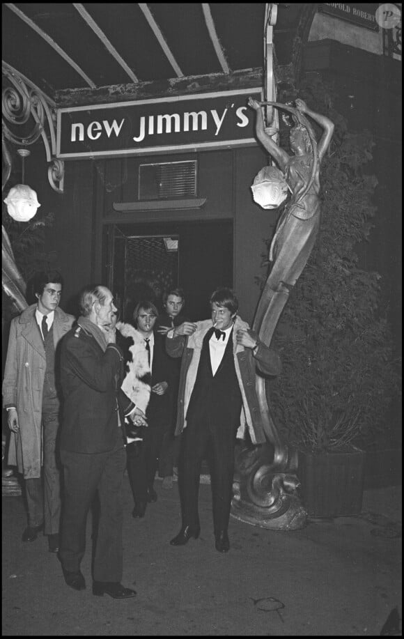 Archives - Jacques Dutronc et Alain Chamfort sortant d'une soirée au New Jimmy's à Paris