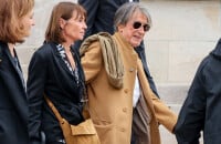 Jacques Dutronc retrouve le sourire 3 mois après le départ de Françoise Hardy, le chanteur très bien accompagné pour l'occasion