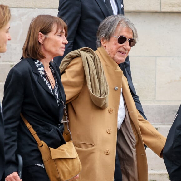 Jacques Dutronc n'a pas été revu depuis les obsèques de la mère de son fils Thomas, l'éternelle Françoise Hardy
Jacques Dutronc et sa compagne Sylvie Duval - Sortie des obsèques de l'auteure-compositrice-interprète et actrice française Françoise Hardy au crématorium du cimetière du Père-Lachaise à Paris, France © Jacovides-Moreau/Bestimage