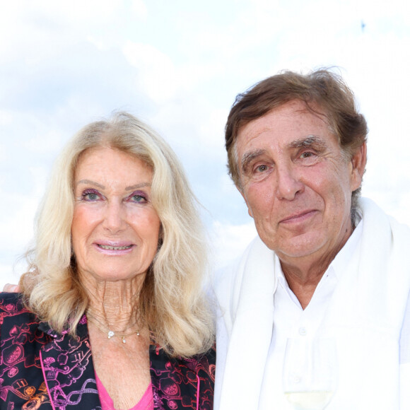 Exclusif - Jean-Pierre Foucault et sa femme Evelyne au Château Duhart-Milon à Pauillac en Gironde, le 11 juillet 2024. - Festival International du Film en Médoc " Les Vendanges du 7ème Art" à Pauillac. © Jean-Marc Lhomer/Bestimage 