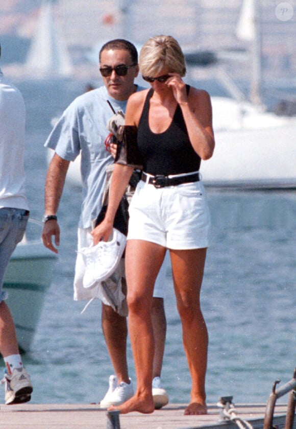 L'homme d'affaires était le père de son dernier amant Dodi, qui a péri avec elle dans un accident de voiture à Paris en 1997
Archives - Lady Diana et Dodi Al Fayed en vacances à Saint-Tropez en 1997