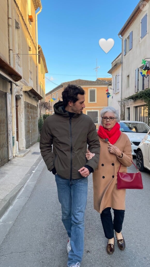 Quand Victor Belmondo partage un cliché de lui bras dessus bras dessous avec sa grand-mère adorée.
Victor Belmondo partage une belle photo, après la disparition de sa grand-mère Elodie Constantin