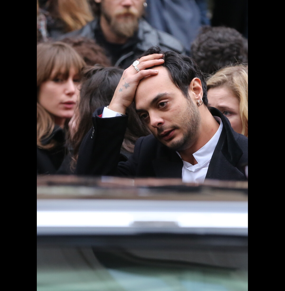 Photo : Roman de Kermadec (Fils de Kate Barry) - Sortie des obseques de ...