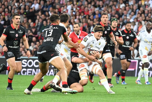 "Comment ils expliquent les douleurs ?", interroge la victime présumée d'Hugo Auradou et Oscar Jégou
 
Oscar Jégou lors de la J25 du Top14 opposant le Stade Toulousain au Stade Rochelais au Stadium de Toulouse, le 2 juin 2024.