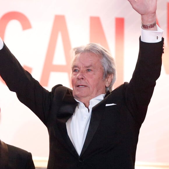 Alain Delon avait une grande collection d'armes à feu
Thierry Fremaux et Alain Delon à Cannes.