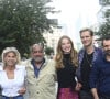 Caroline Margeridon est à Bruxelles avec les acheteurs (Stéphane Vanhandenhoven, Aurore Morisse, Bernard Dumeige, Alexandra Morel, Glorian Kabongo, François-Xavier Renou, François Cases Bardina, Gérald Watelet (animateur) et Jérôme Duvillard (commissaire-priseur)) de l'émission belge "Affaire conclue" pour une vente aux enchères d'objets donnés à "Viva for Life" en Belgique le 29 octobre 2022. 