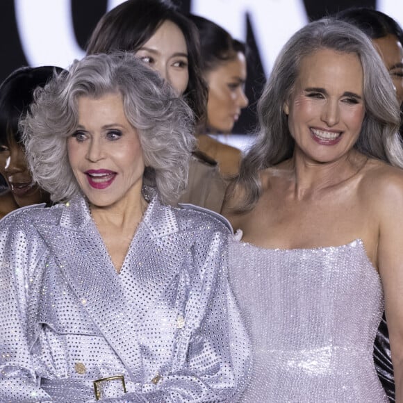 Jane Fonda, égérie de L'Oréal, a participé au défilé L'Oréal 2024, à la Fashion Week de Paris
Jane Fonda, Andie MacDowell au défilé "Walk Your Worth" de L'Oréal devant l'Opéra Garnier lors de la fashion week PAP femme printemps/été 2025 à Paris. © Olivier Borde / Bestimage