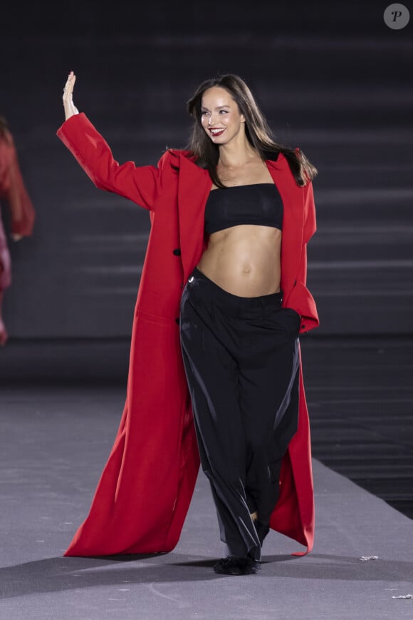 Andie MacDowell a également défilé sur le podium de L'Oréal avec une robe bustier pailletée
Luma Grothe (enceinte) - au défilé "Walk Your Worth" de L'Oréal devant l'Opéra Garnier lors de la fashion week PAP femme printemps/été 2025 à Paris le 23 septembre 2024. © Olivier Borde / Bestimage 