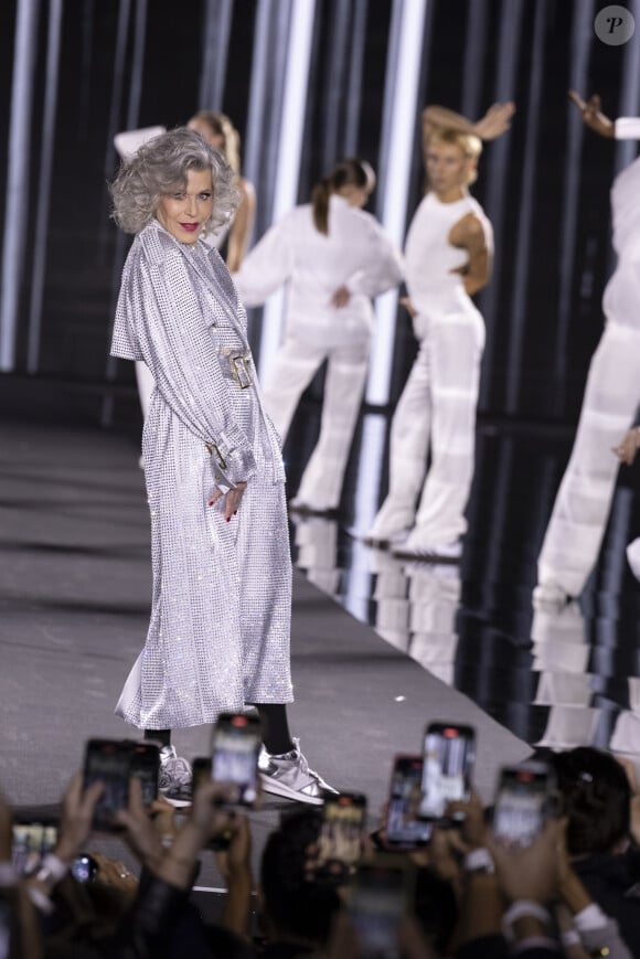 Jane Fonda - au défilé "Walk Your Worth" de L'Oréal devant l'Opéra Garnier lors de la fashion week PAP femme printemps/été 2025 à Paris le 23 septembre 2024. © Olivier Borde / Bestimage 