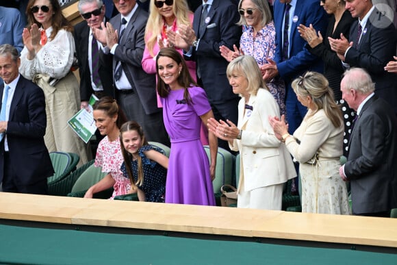 Catherine (Kate) Middleton avec la princesse Charlotte et Pippa Middleton dans les tribunes de la finale du tournoi de Wimbledon 2024, le 14 juillet 2024. 