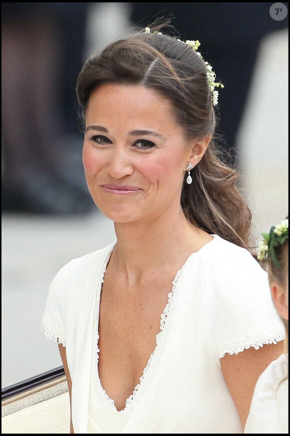 Reste à savoir si la mère de 3 enfants, indépendante et entrepreneuse, acceptera ces tâches non rémunérées...
Pippa Middleton - Arrivée des personnalités au mariage du prince William et de Kate Middleton le 29 avril 2011